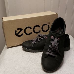 Ecco Crisp lace up black suede  6.5